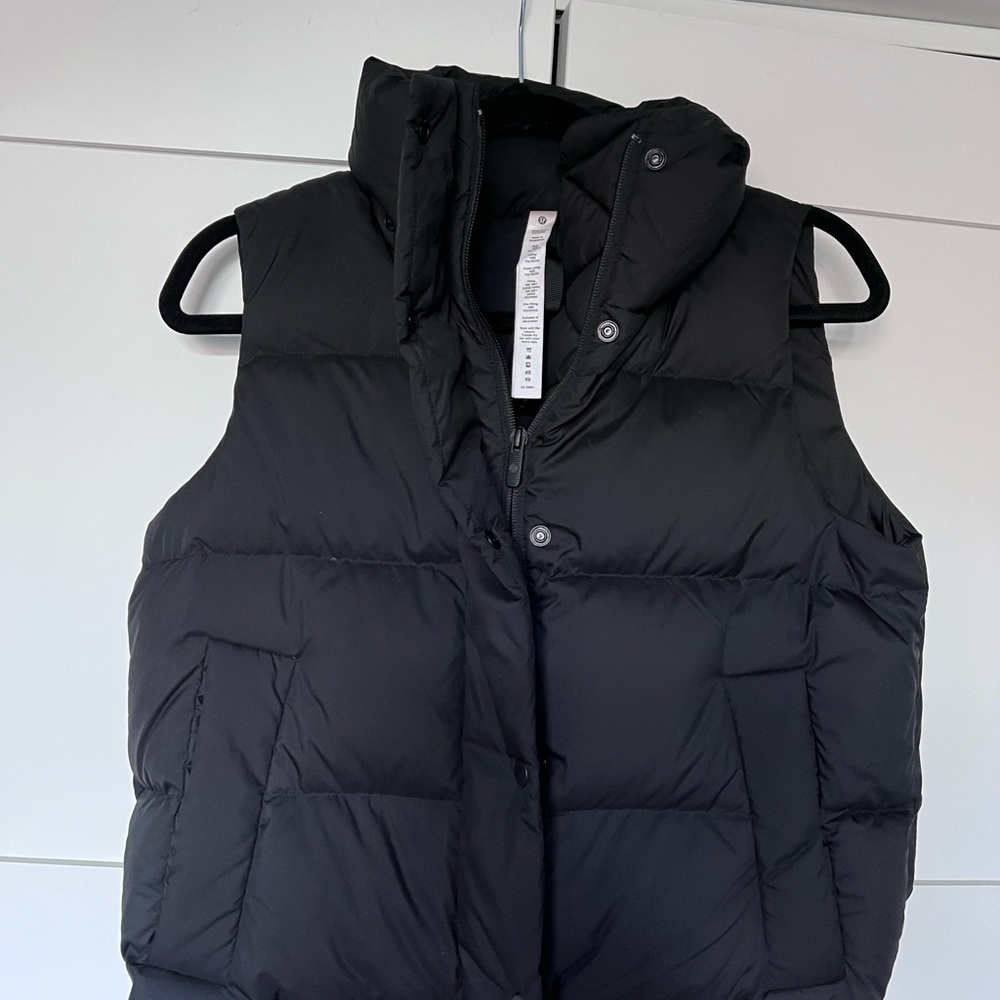 Woman’s lululemon Wunder Puff Cropped Vest black size 2